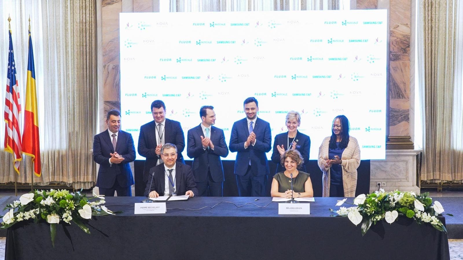 Group at signing of agreement