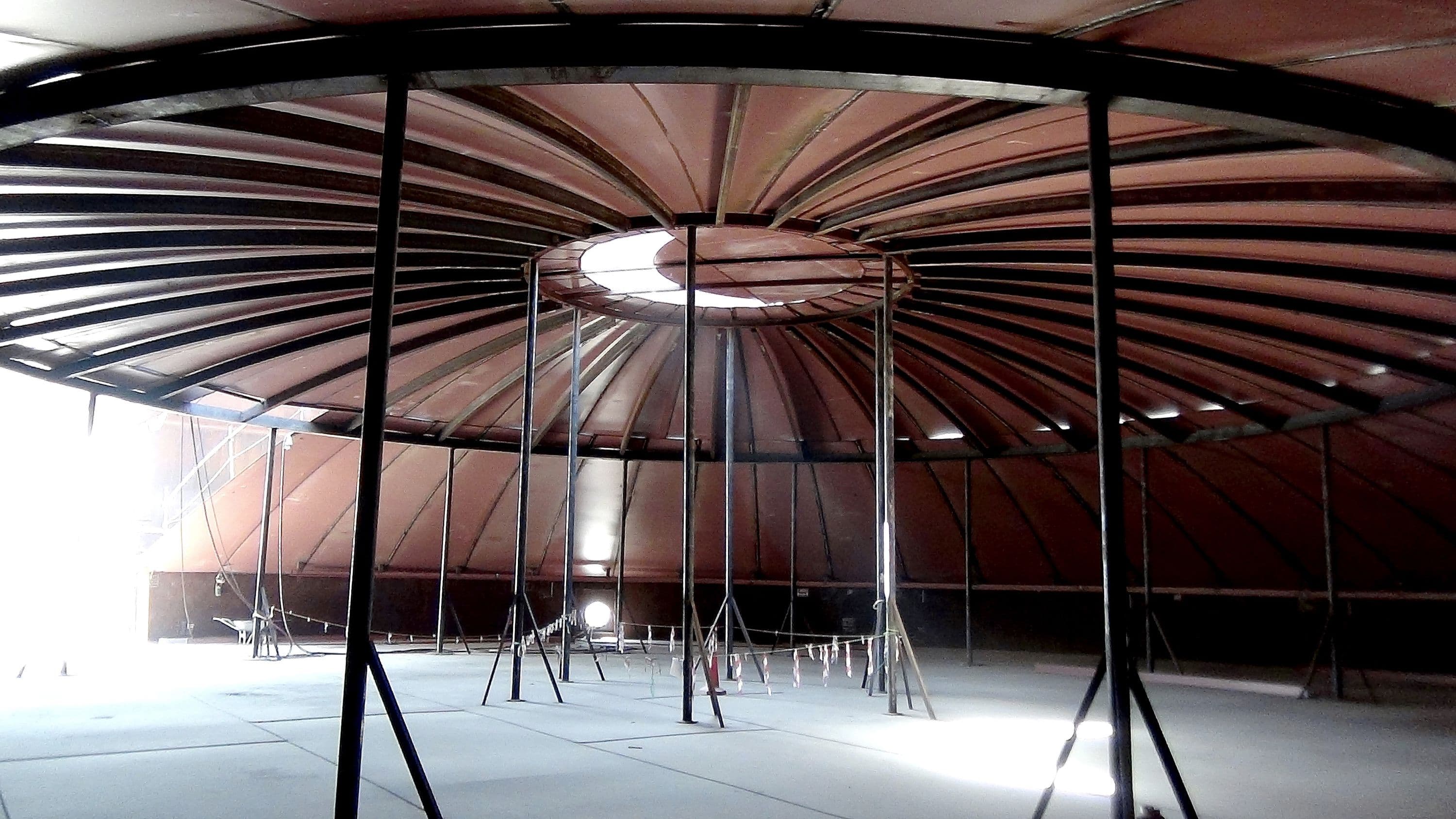 Field-erected waste water tank: preparing for roof lift