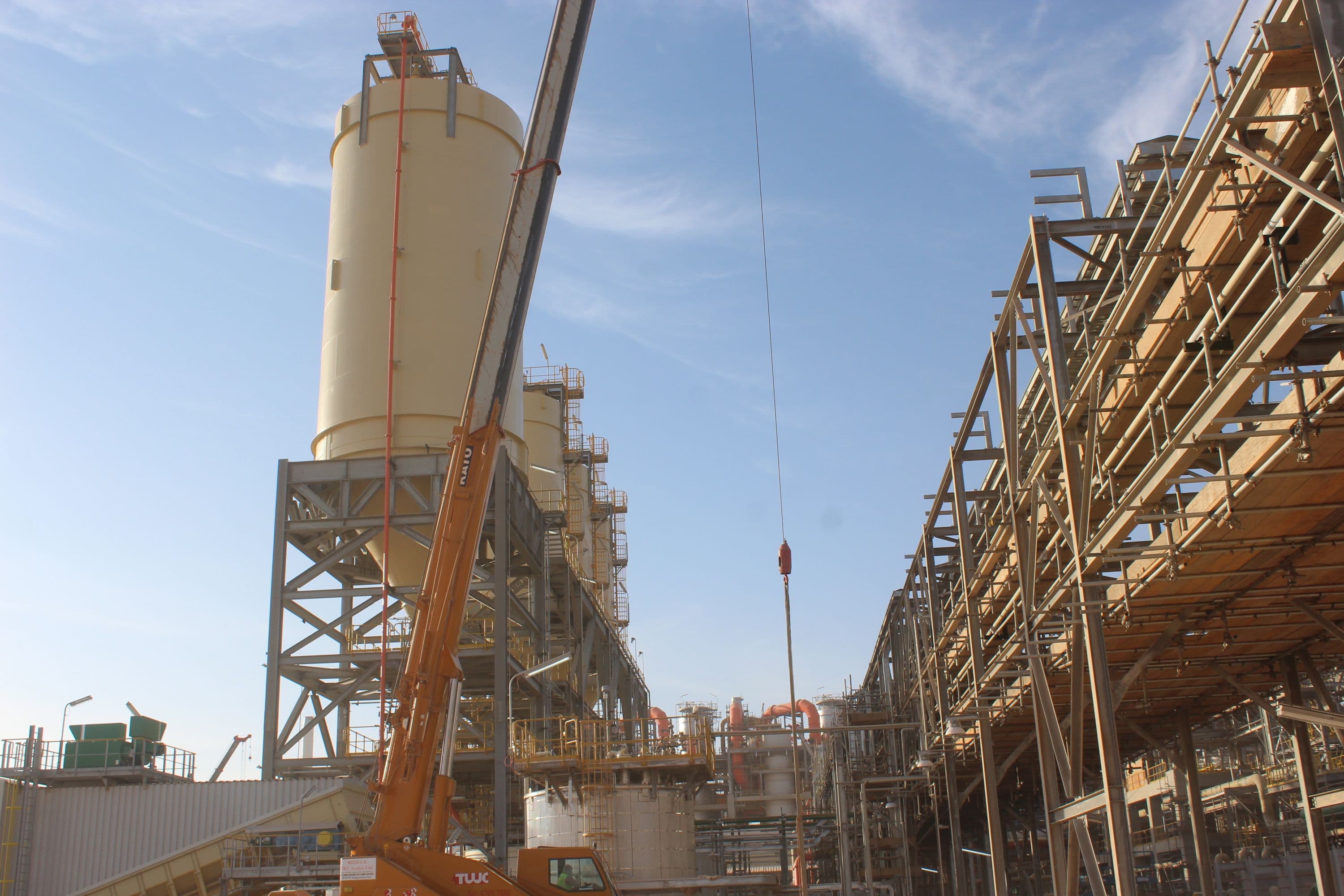 De-slurry and kaolin slurry tanks