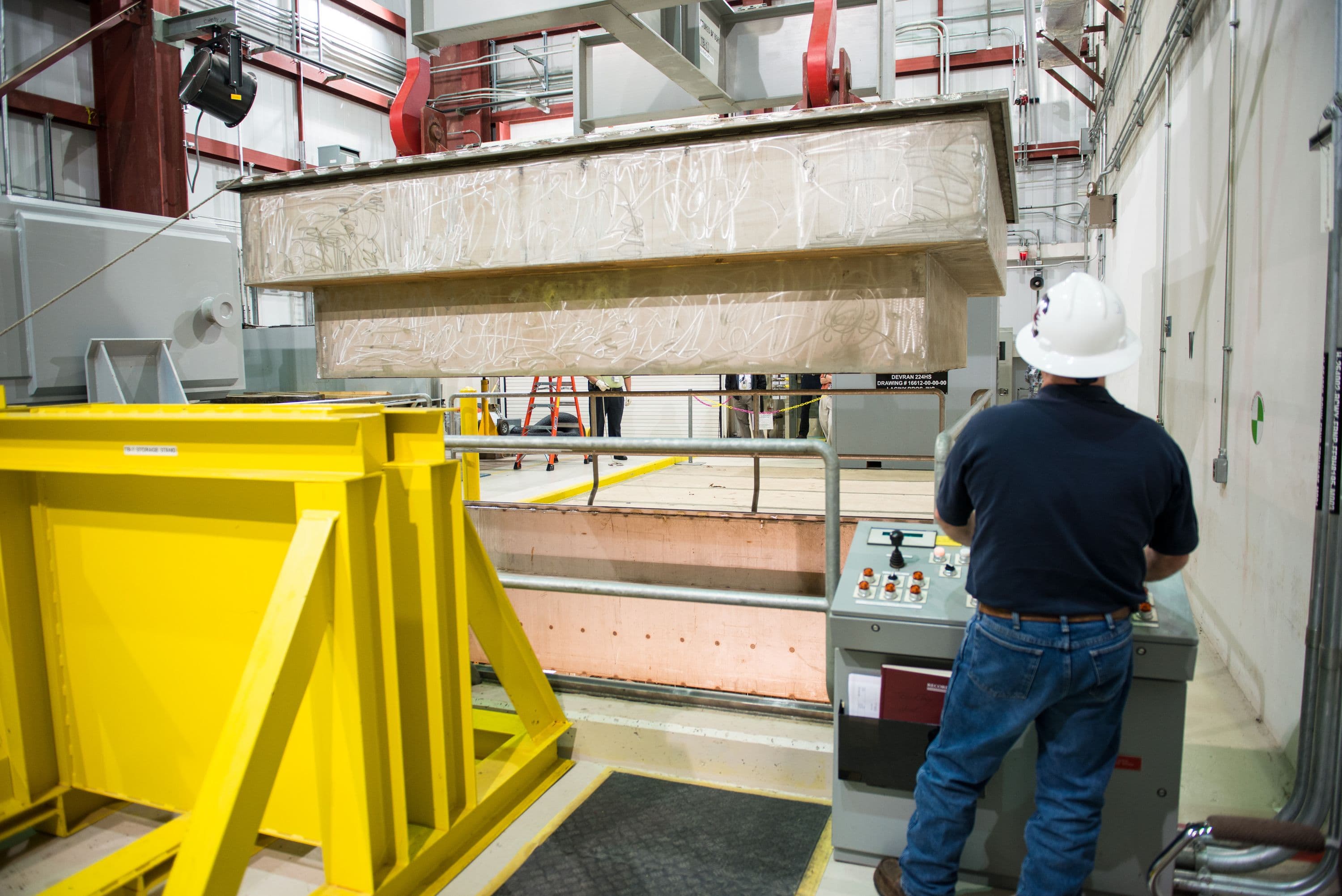 TEF waste container lift