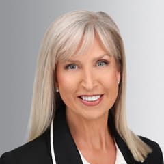 Tracey Cook headshot